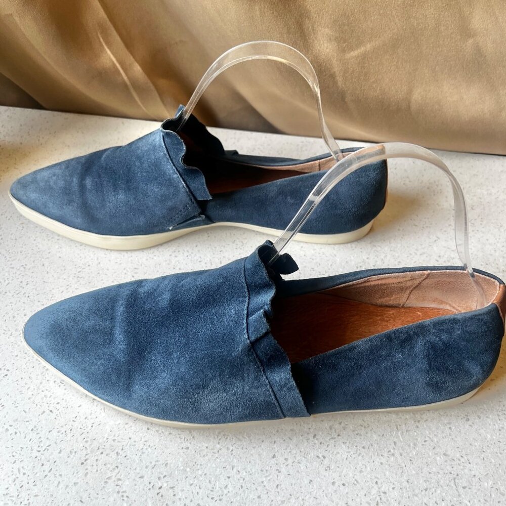 Kenneth Cole Gentle Souls Womens Size 9 Blue Suede Flats With Ruffled Trim - Picture 1 of 12